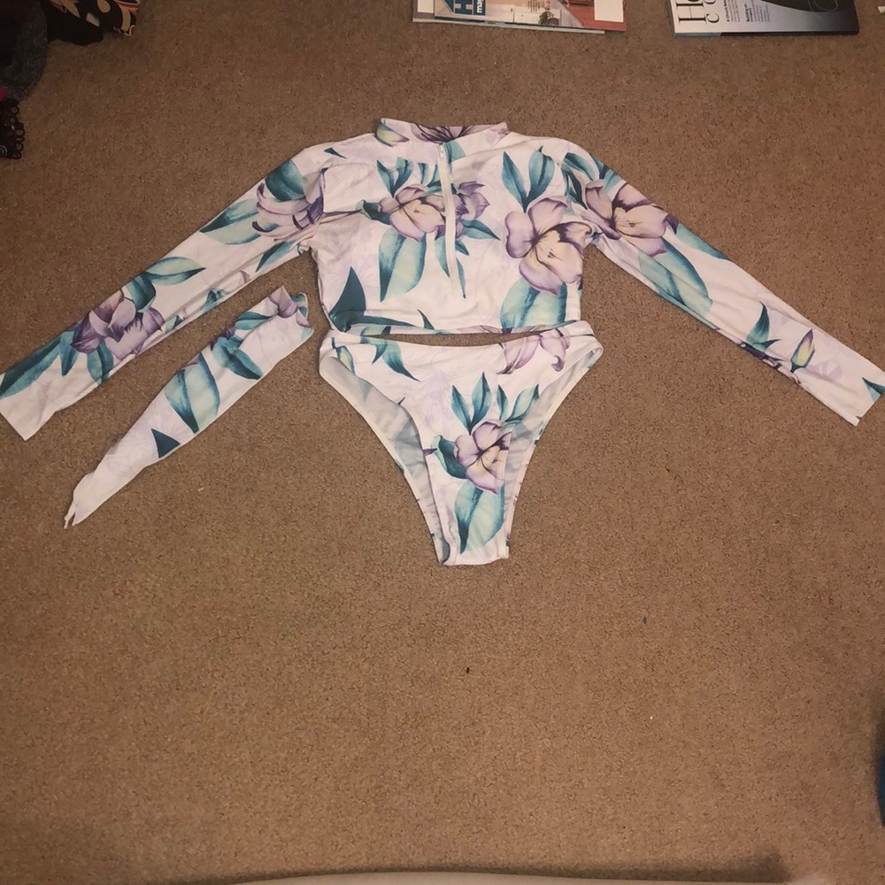 SHEIN 2 piece swimsuit w/hair tie